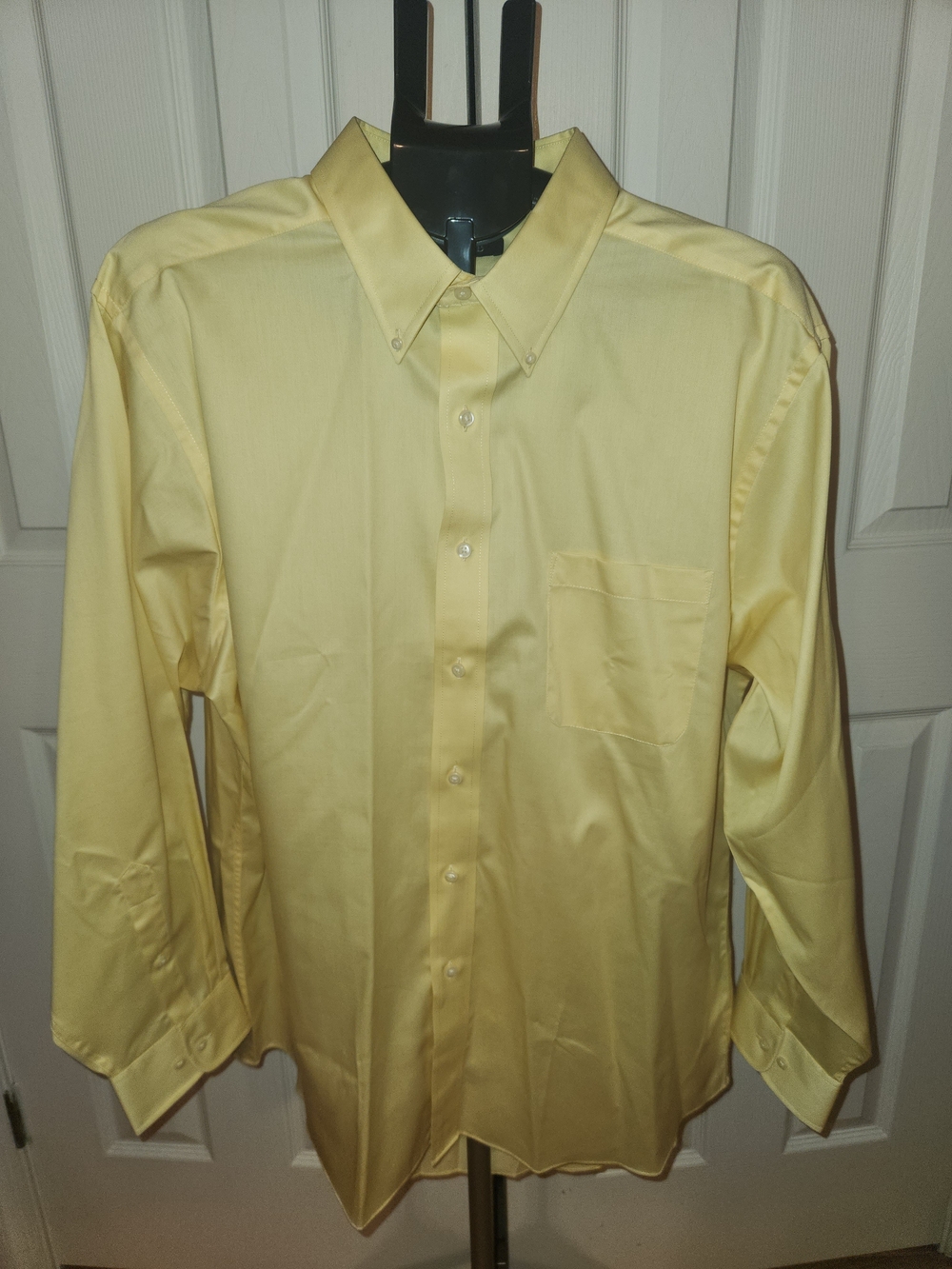 Izod Men's Yellow Button-Down Dress Shirt